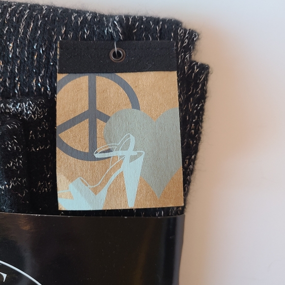 Steve Madden Winter Set Metallic Shimmer Knit Gloves And Fringe Scarf Bundle NWT - Picture 4 of 6